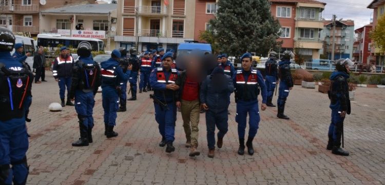 Yakalanan 10 defineciden biri Uşak Üniversitesinde memur çıktı