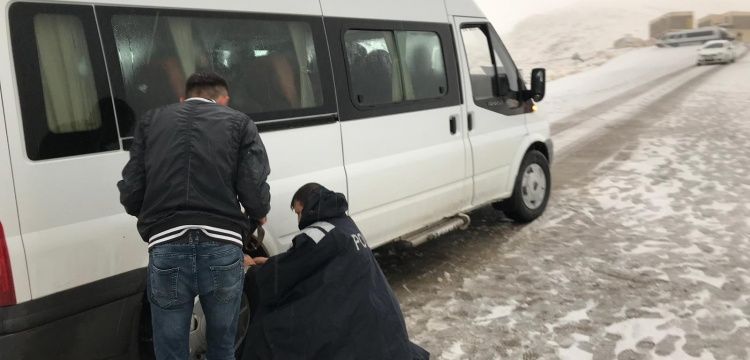 Turistler kar engeline rağmen Nemrut Dağı'na çıkmaktan vazgeçmediler