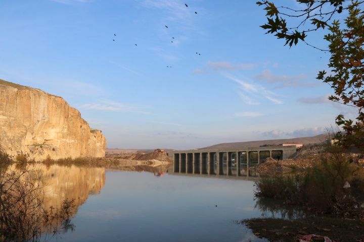 Hasankeyf'te taşınacak 4600 tonluk cami için özel köprü yapıldı