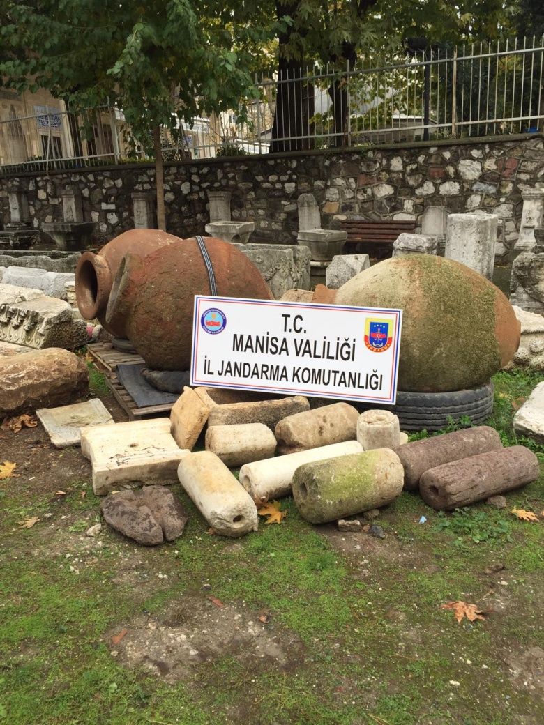 Jandarma 82'lik ihtiyarın çiftliğinde 'Definecilik Müzesi' buldu