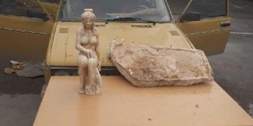 Eskişehirde tarihi eser diye satılmak istenen mermer heykel yakalandı