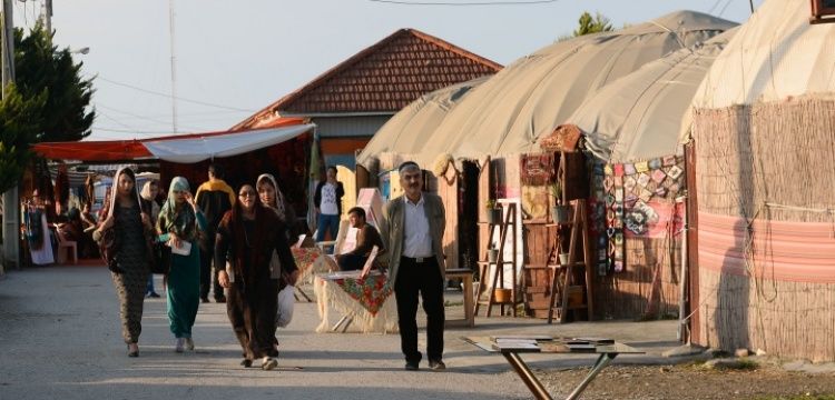 Bender Türkmen'in çadır pazarı turistlerin hâlâ gözde mekanı