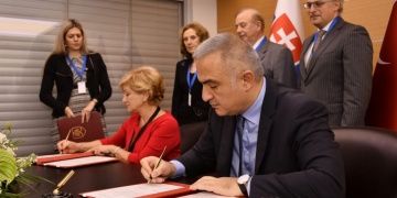Türkiye ile Slovakya arasında kültür iş birliği için imzalar atıldı