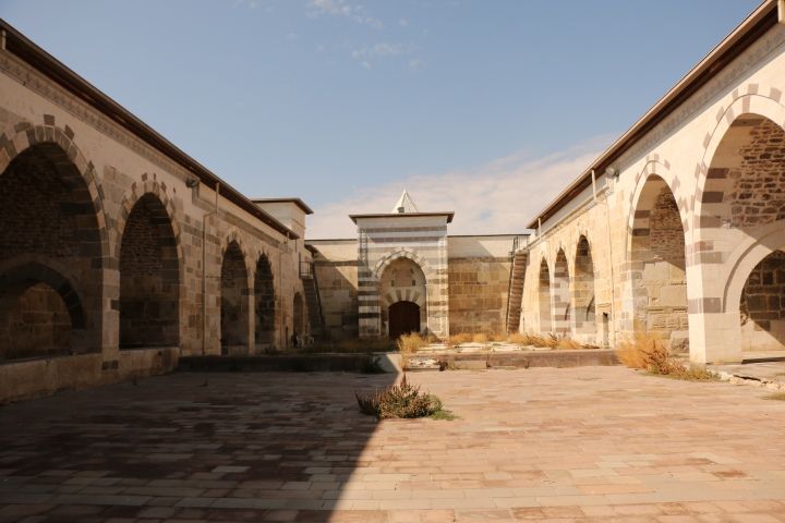 Konya'da bir Selçuklu kervansarayı: Zazadin Hanı