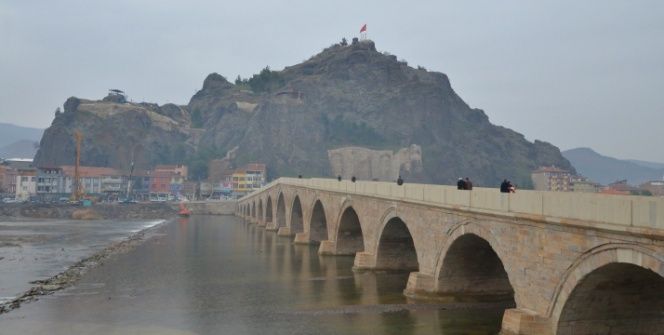 Osmancık Koyunbaba Köprüsü açılmak için gün sayıyor