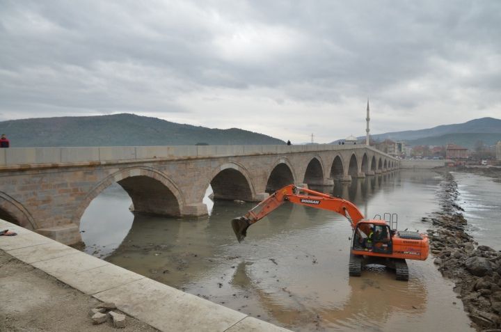 Osmancık Koyunbaba Köprüsü açılmak için gün sayıyor