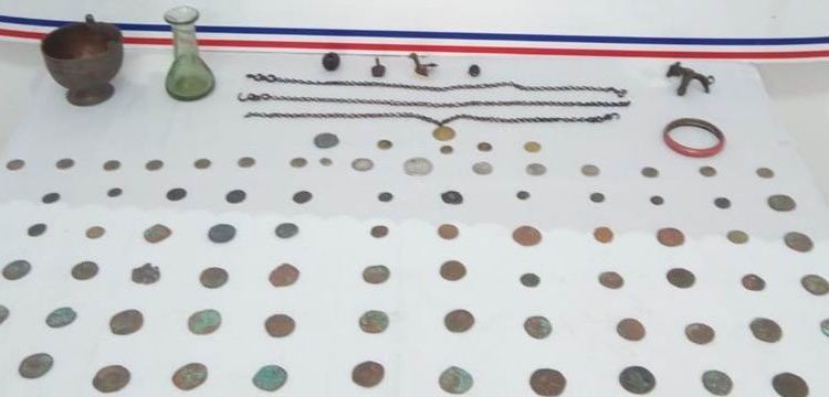 Bingöl'de kaçak kazılarda çıkarılmış tarihi eserler yakalandı