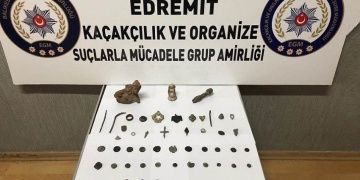 Balıkesirde polis 66 parça tarihi eser yakaladı