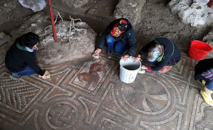 Osmaniye'de bulunan 2 bin yıllık turplu mozaik yerinde sergilenecek