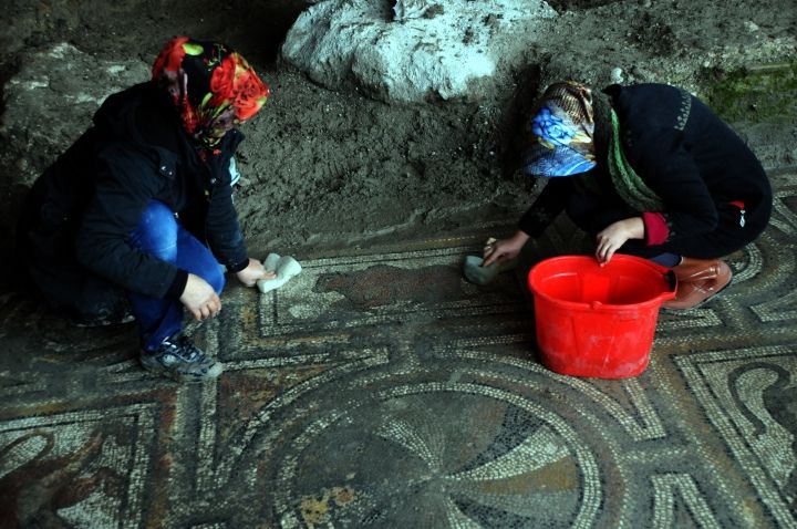 Osmaniye'de bulunan 2 bin yıllık turplu mozaik yerinde sergilenecek