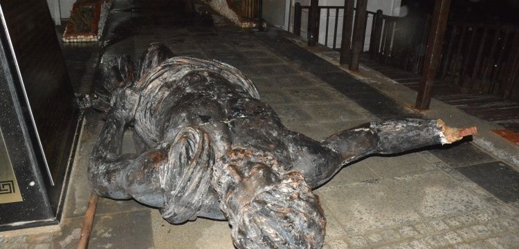 Aydın'daki fırtınada Poseidon Heykeli devrildi