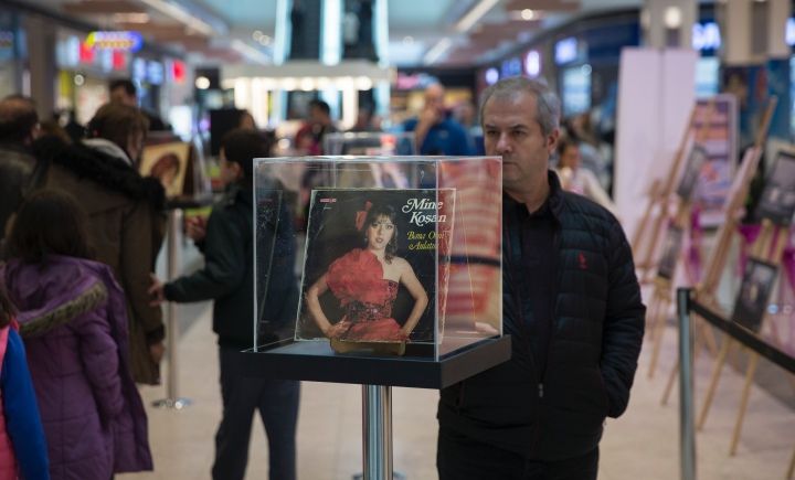 Dünden bugüne polis kıyafetleri ve Polis Radyosu arşivi sergilendi