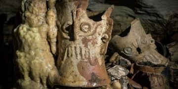 Archaeologists find Mayan oblation cave and relics at Chichen Itza