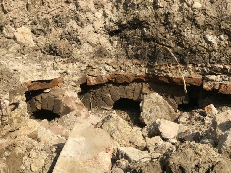 Karaman'da bir tarlada tarihi mimari yapı kalıntıları bulundu