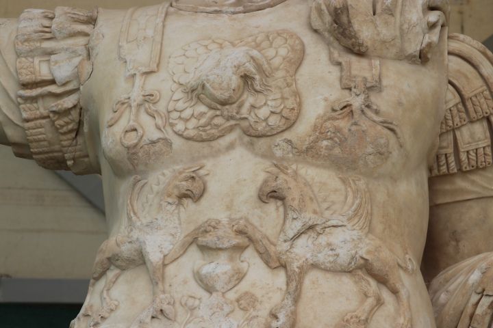 Laodikya’da 3 metrelik eşsiz Roma devri heykeli bulundu