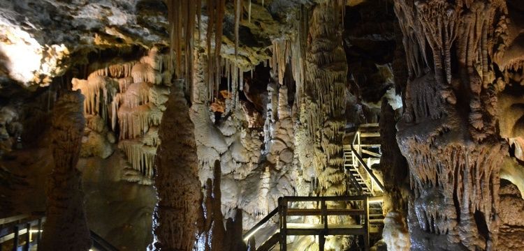 Gümüşhane'deki Karaca Mağarası yeniden ziyarete açıldı haberi - Arkeolojik  Haber - Arkeoloji Haber - Arkeoloji Haberleri