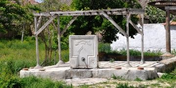 Bahçesindeki 120 yıllık tarihi çeşmeyi Amasya Müzesine bağışladı