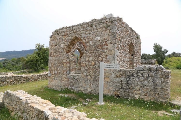 Beçin Antik Kenti'ndeki 2018 arkeoloji kazılarında bulunan seramikler