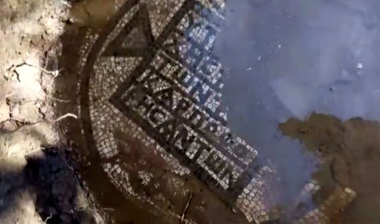Çanakkale’nin Lapseki ilçesindeki kaçak kazıda zemin mozaiği bulundu