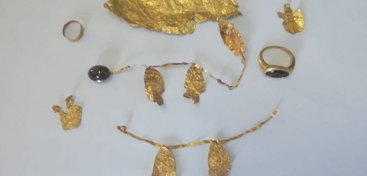 Sivas'ta 2 bin yıllık altın taç ve yüzükler yakalandı