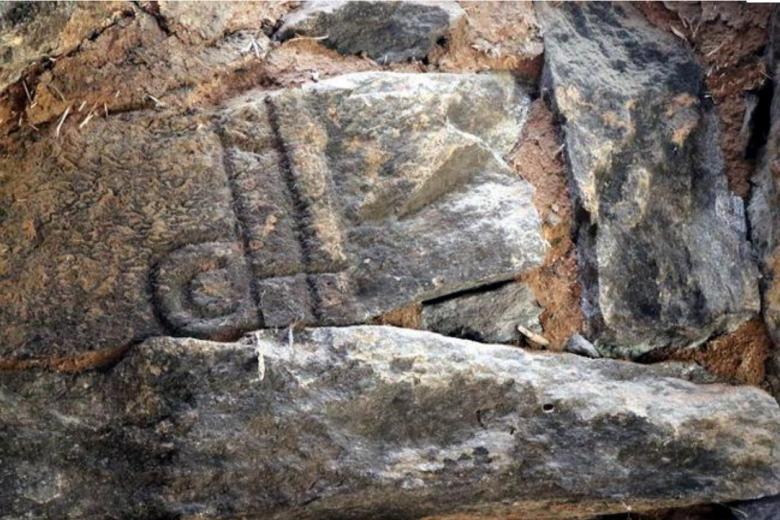 3500 Yıllık Luvi hiyeroglifli Hitit Yazıtı Kapadokya'daki ahırın duvarlarında