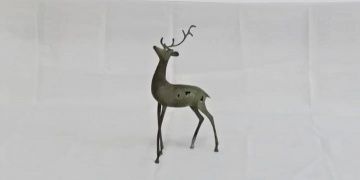 Siirtte satılmak istenen 25 santimlik bronz geyik heykeli yakalandı
