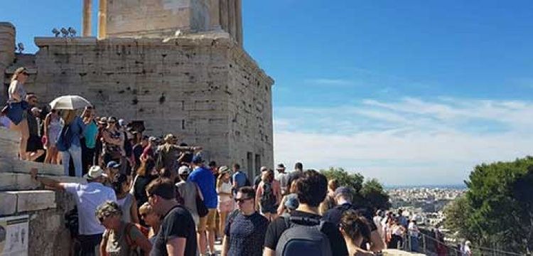 Parthenon Tapınağı'na turistler yoğun ilgi gösteriyor