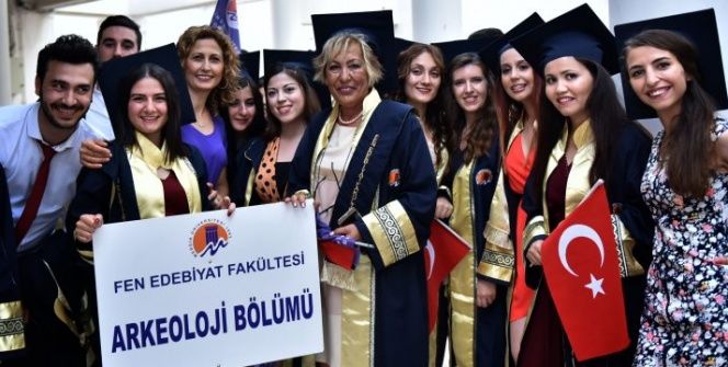 65 yaşındaki emekli öğretmen Aynur Kaçıra arkeoloji aşkı nedir gösterdi