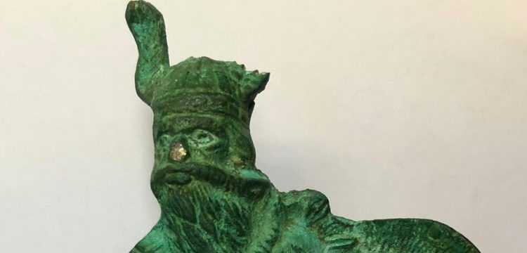 Isparta'da 21 santimetrelik metal Viking heykeli yakalandı