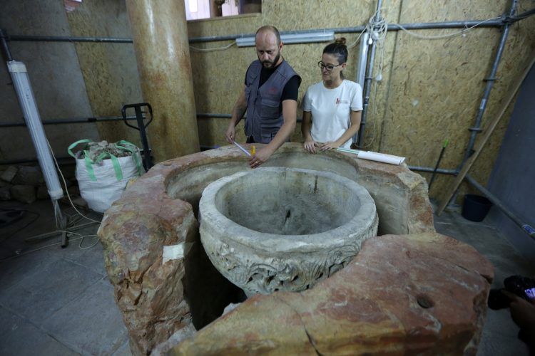 Beytüllahim'deki Nativity Kilisesi'nde 1500 yıllık vaftiz taşı bulundu