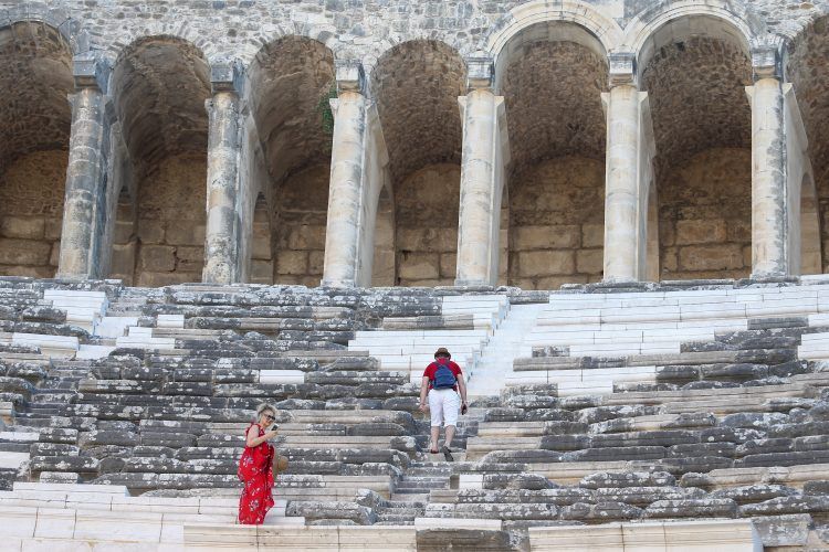 Turkish Airlines Antalya Open'ın ilk vuruşunu Vali Münir Karaloğlu yaptı