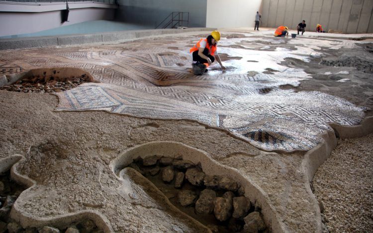 İşte Hatay'da onarılan dünyanın en büyük tek parça taban mozaiği