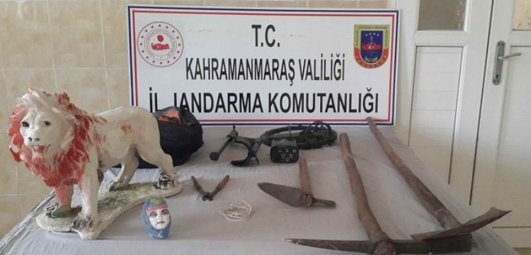 Kahramanmaraş'da defineci baba oğul aslan heykeli ile yakalandı
