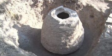 Tarla süren çiftçi Osmanlı dönemine ait taş küp buldu