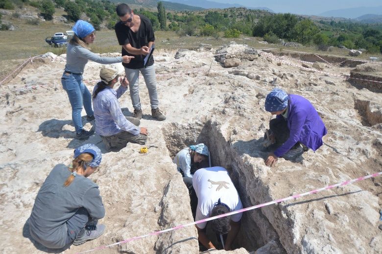 Karabük'teki Hadrianaupolis'te 2. yüzyıla ait kaya mezar bulundu