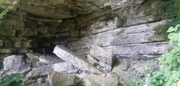 Kandıra'da kaçak kazı yapılan mağara arkeolojik sit alanı ilan edildi