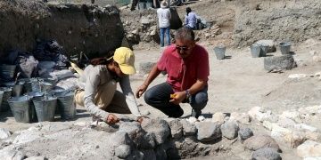 Oluz Höyük arkeoloji kazılarında ahşap saplı Pers ve Med bıçakları bulundu