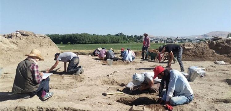 Van Kalesi yanında çalışan arkeologlar araçsız kaldı