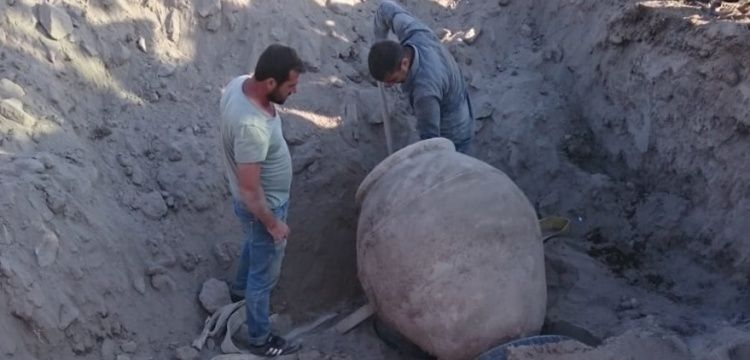 Konya'da bir inşaat kazısı sırasında dev küp bulundu