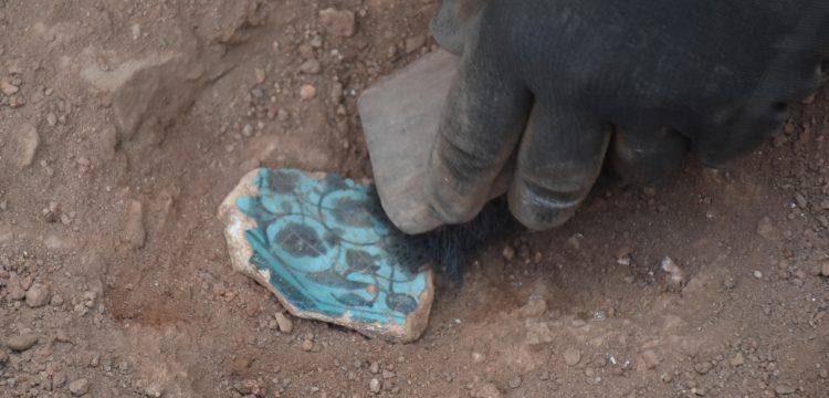 Alanya'daki kazılarda ünik desenli Selçuklu çinilerine rastlandı