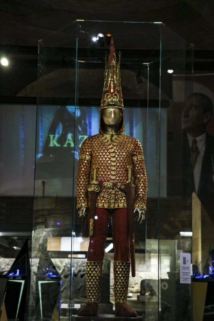Altın Elbiseli Adam Ankara Medeniyetler Müzesinde sergileniyor