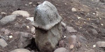 İsveçte Bronz Çağından kalma fallus şeklinde taş bulundu