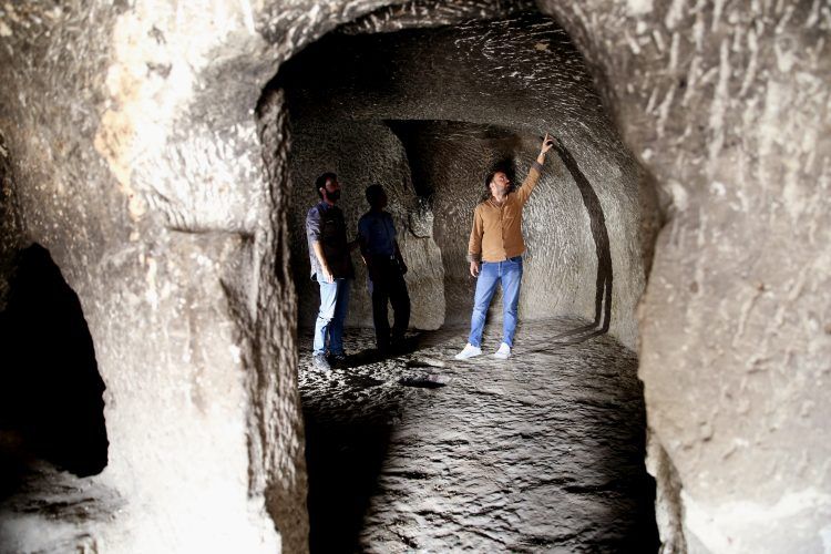 Ürgüp'ün Zindan Tepesi ziyaretçilerine ürpetici manzaralar sunuyor