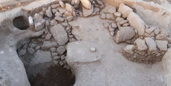 Karahantepede bilinçli şekilde gömülmüş çukur tabanlı yapılar bulundu
