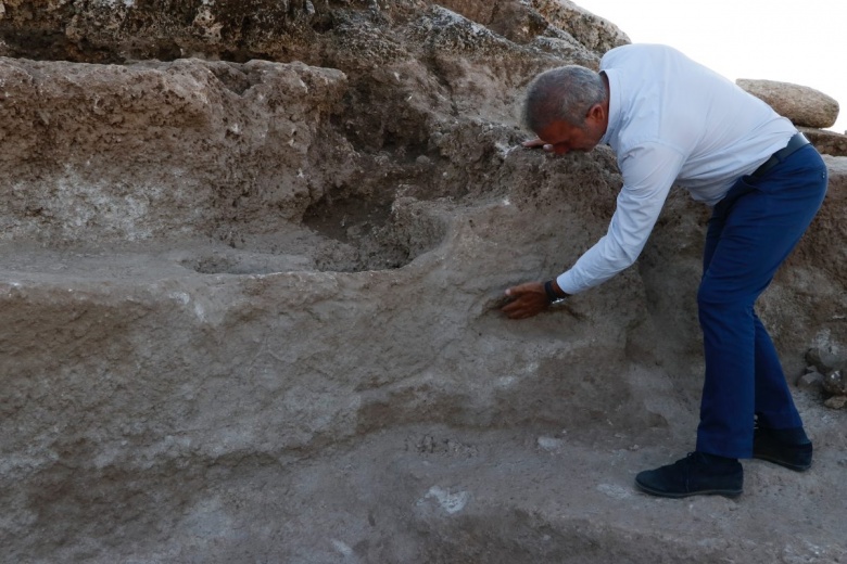 Karahantepe'de bilinçli şekilde gömülmüş çukur tabanlı yapılar bulundu