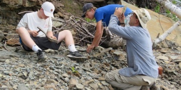 15 yaşındaki Kanadalı 2 çocuk 310 milyon yıllık iz fosiller buldu