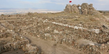 Osmanlı Tarihindeki karadeliğin kapanması için umut Karacahisar Kalesi