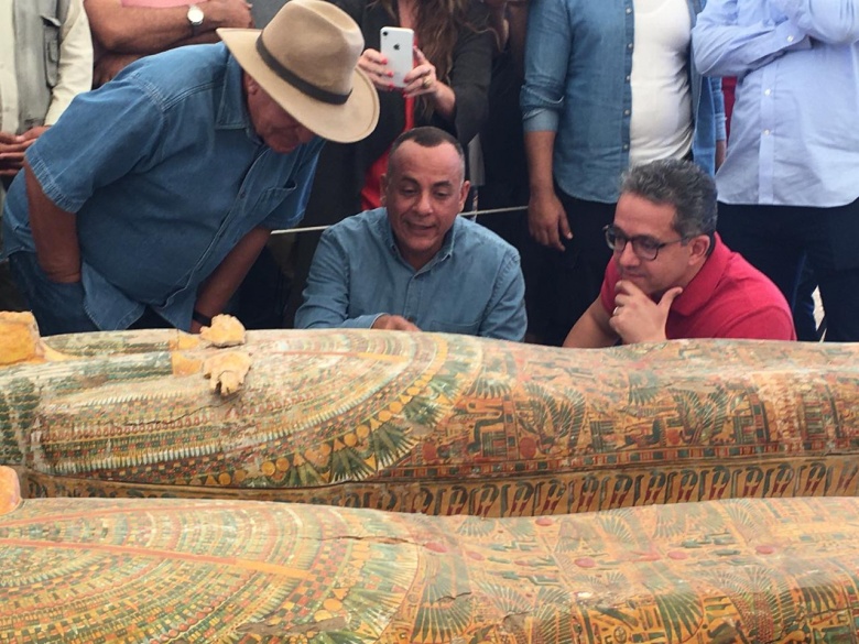 Mısır'da üst üste bulunan boyalı 30 ahşap tabut sergilendi