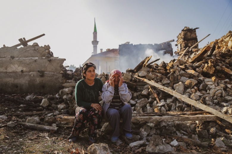 Akseki'de tarihi düğmeli ev yandı