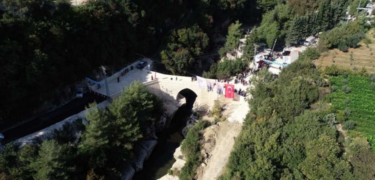 Depremden etkilenen bir tarihi eser de Hatay'daki Batıayaz Köprüsü oldu